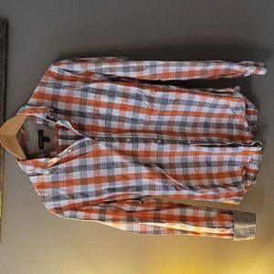Long-sleeved button down shirt